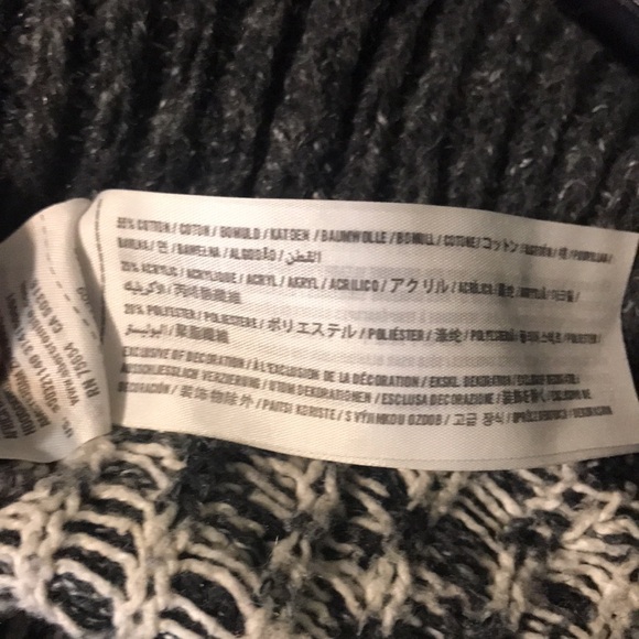 Hollister Fair Isle 3 Button Long Cardigan in Gray Size XS/S - Picture 8 of 8